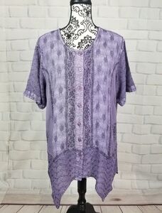 Fabulous size m short sleeve button front blouse